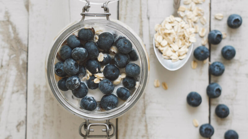 Overnight Oats With Blueberries, Ginger + Almonds | Healthy “Brain Food” | Recipe
