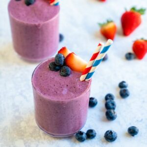 Perfect Strawberry Blueberry Smoothie – A Couple Cooks