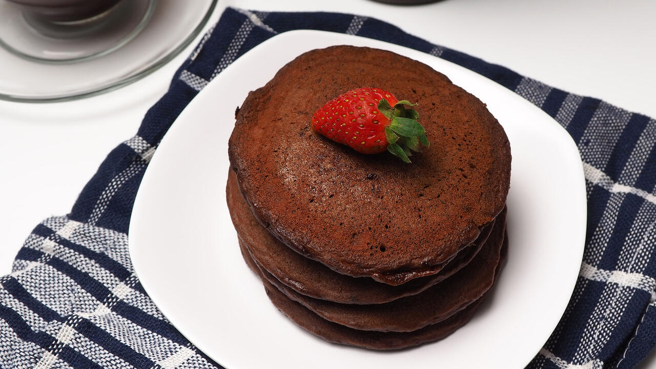 How to Make Chocolate Protein Pancakes | Healthy, High-Protein Breakfast